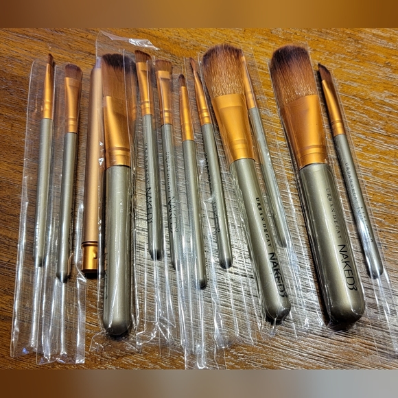 Urban Decay Brush Set - Picture 5 of 5